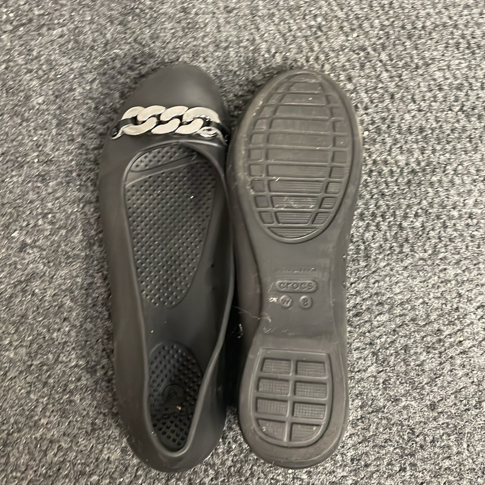 CROCS Gianna Black Chain Link Flats Slip On Comfy Size 8 Gorpcore Casual Career - Picture 3 of 4